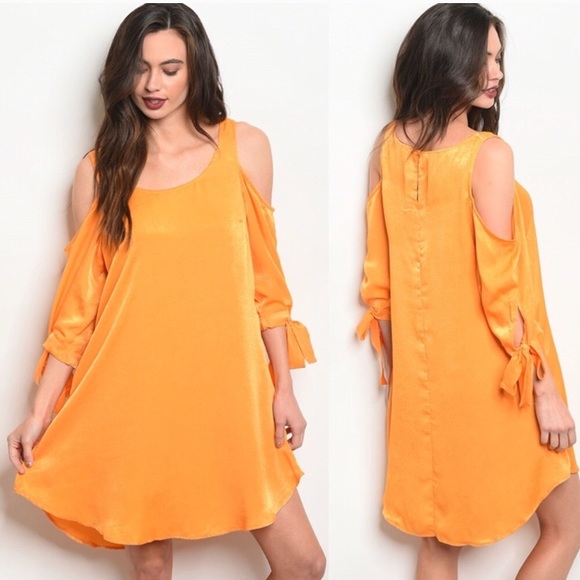 Davi & Dani Dresses & Skirts - 🎊HP🎉Gorgeous Gold dress